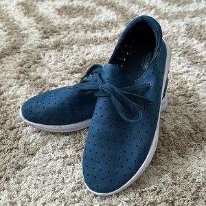 Target sneakers size 7